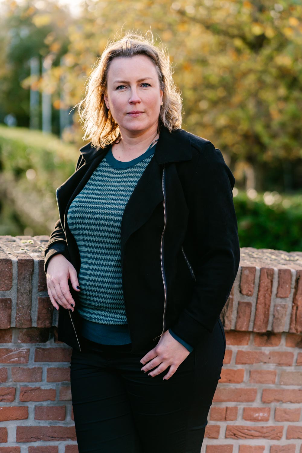 personal-branding-fotograaf Ik ben Frederique, Personal Branding Fotograaf. Ik fotografeer ondernemers zodat ze meer zichtbaarheid genereren door hun authentieke persoonlijkheid te tonen. Zo kunnen ze meer ideale klanten aantrekken.