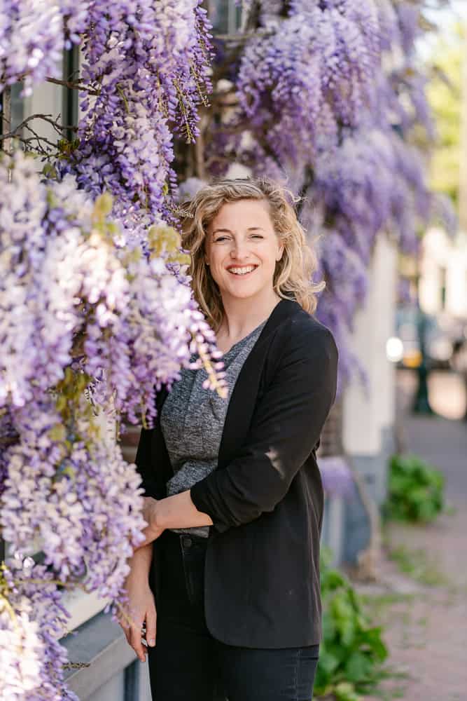 Personal-branding-fotos-en-netwerken-tijdens-de-fotowandeling Netwerk fotowandeling door de stad of de natuur. Tijdens de fotowandeling maken we personal branding foto's van je en kun je sparren en netwerken met like minded vrouwelijke ondernemers.