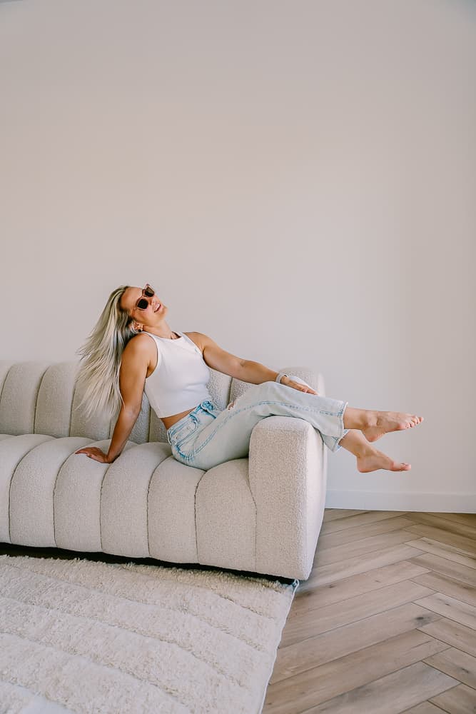 personal-branding-fotograaf Ik ben Frederique, Personal Branding Fotograaf. Ik fotografeer ondernemers zodat ze meer zichtbaarheid genereren door hun authentieke persoonlijkheid te tonen. Zo kunnen ze meer ideale klanten aantrekken.