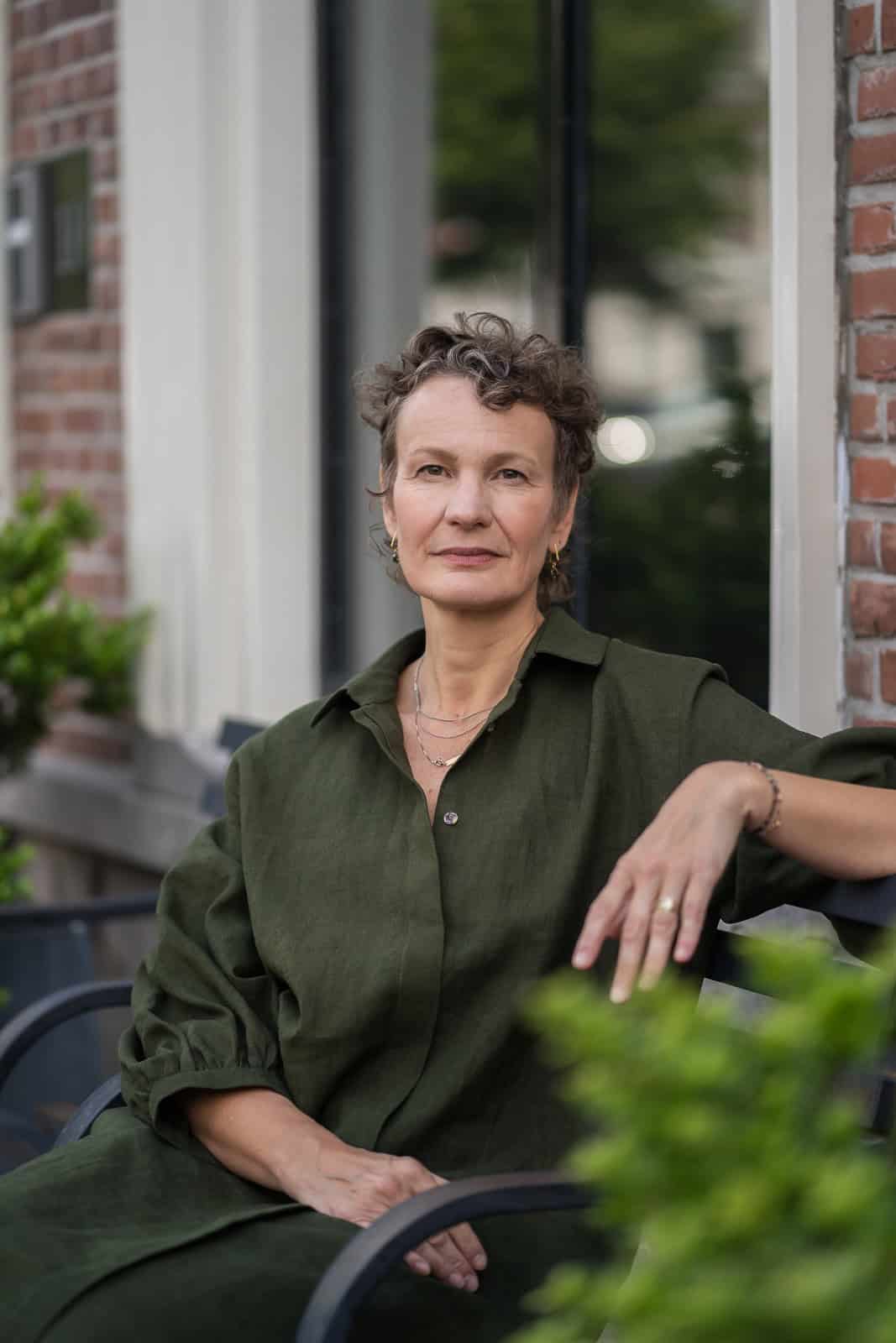 Fotowandeling-netwerken-branding-foto's De fotowandeling is een gezellige middag waarbij we wandelen door een stad of de natuur en branding foto's maken. Tegelijkertijd kun je netwerken, connecten en sparren met de andere deelneemsters welke allemaal vrouwelijke ondernemers zijn.